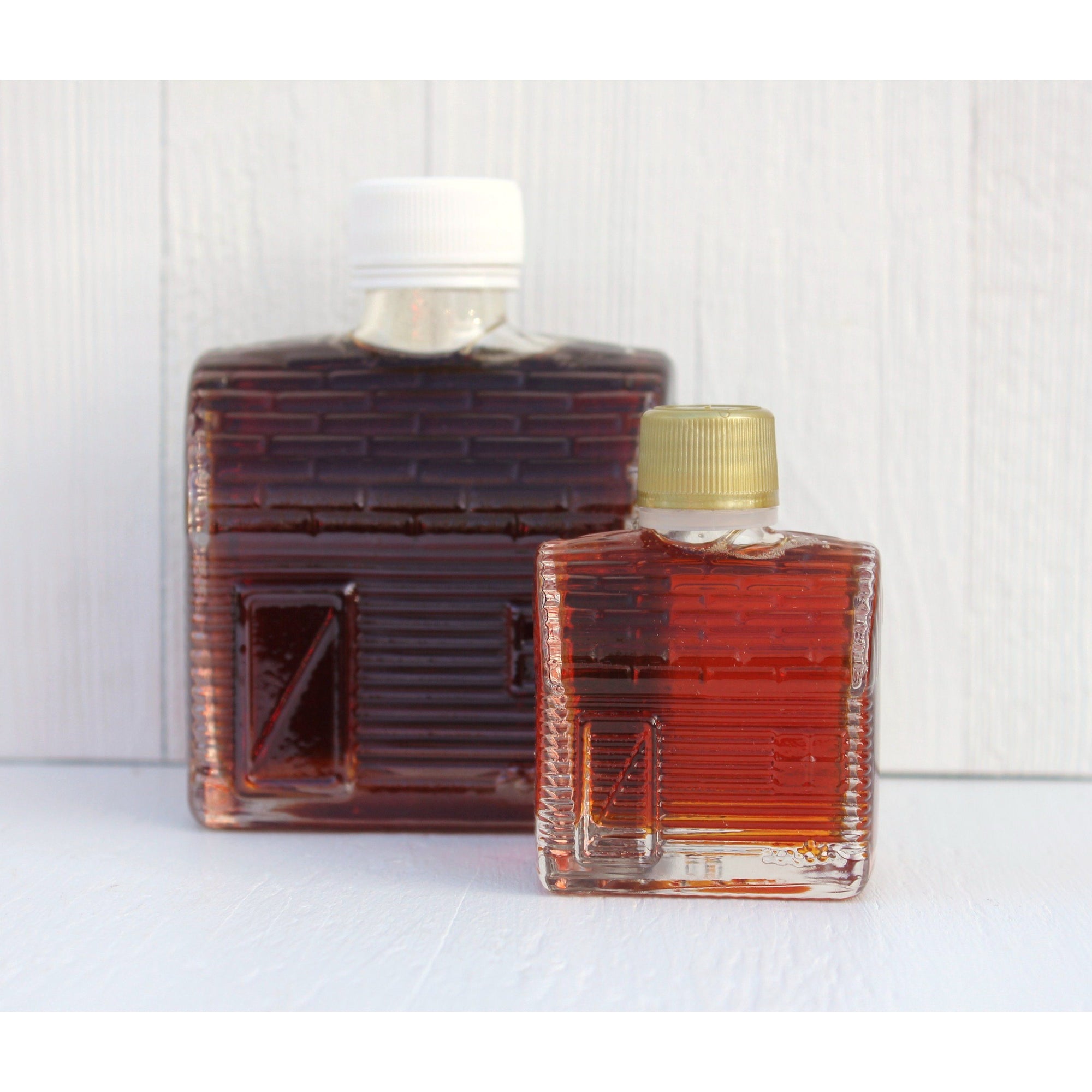 GLASS CABIN MAPLE SYRUP HOLIDAY GIFT BOTTLE